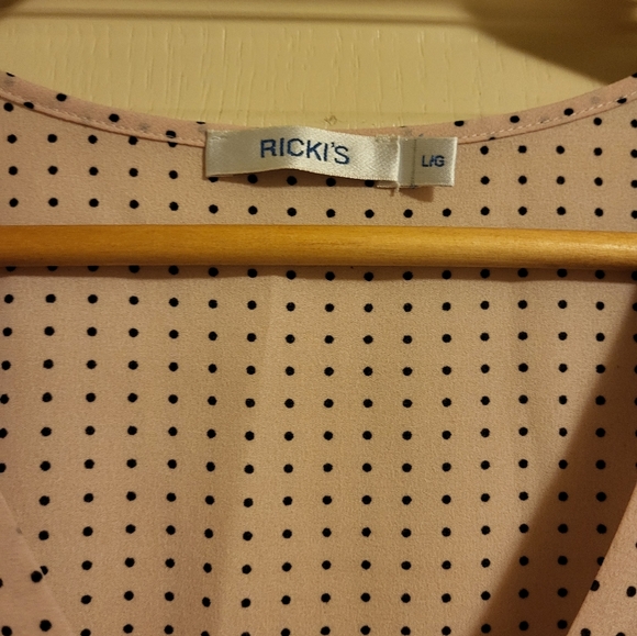 Ricki's Sleeveless blouse Sz Large - Picture 2 of 3